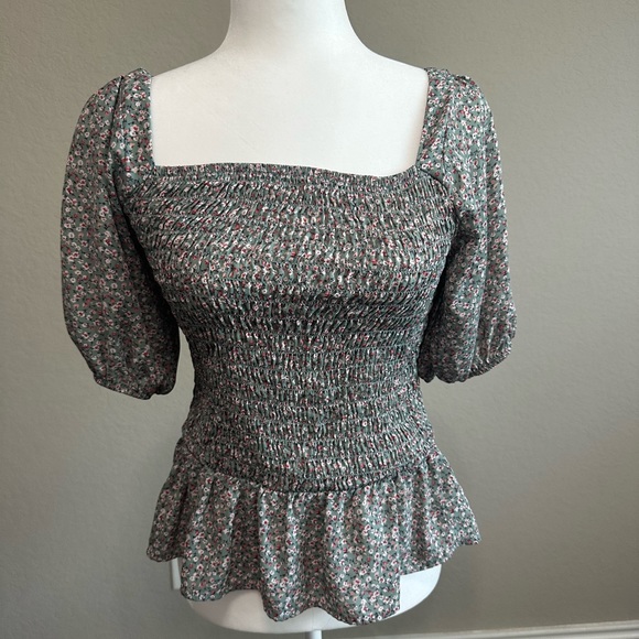 Smocked floral top. - Picture 1 of 2